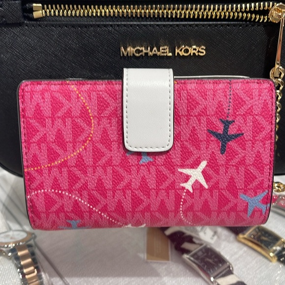 Michael Kors Medium Saffiano Leather Bifold Wallet Dragonfruit
NWT - Picture 12 of 16